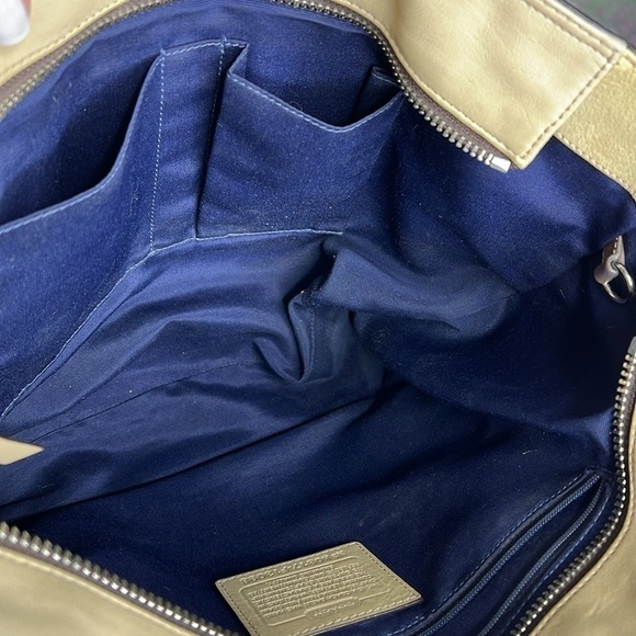 Coach F13098 Beige Leather Zip Top Shoulder Bag - Picture 9 of 12